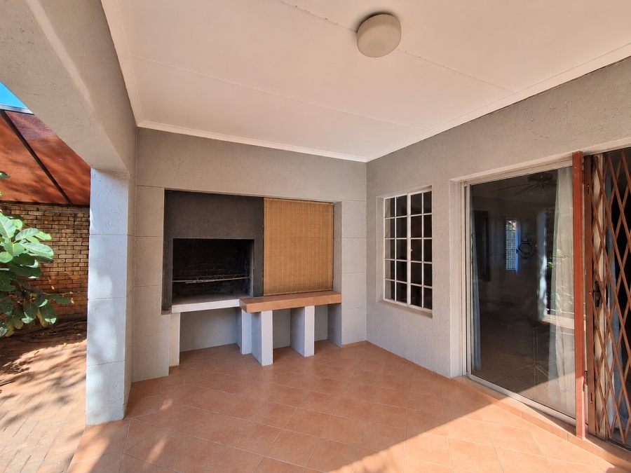 3 Bedroom Property for Sale in Safari Gardens North West